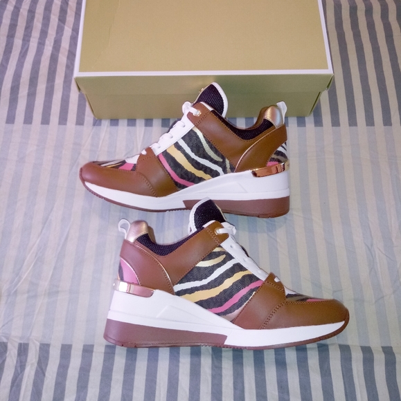 Michael Kors Georgie Trainer Extreme Sneakers - Picture 4 of 10